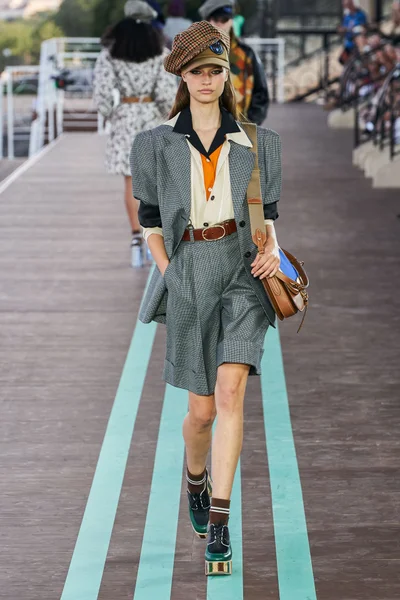 Look 26